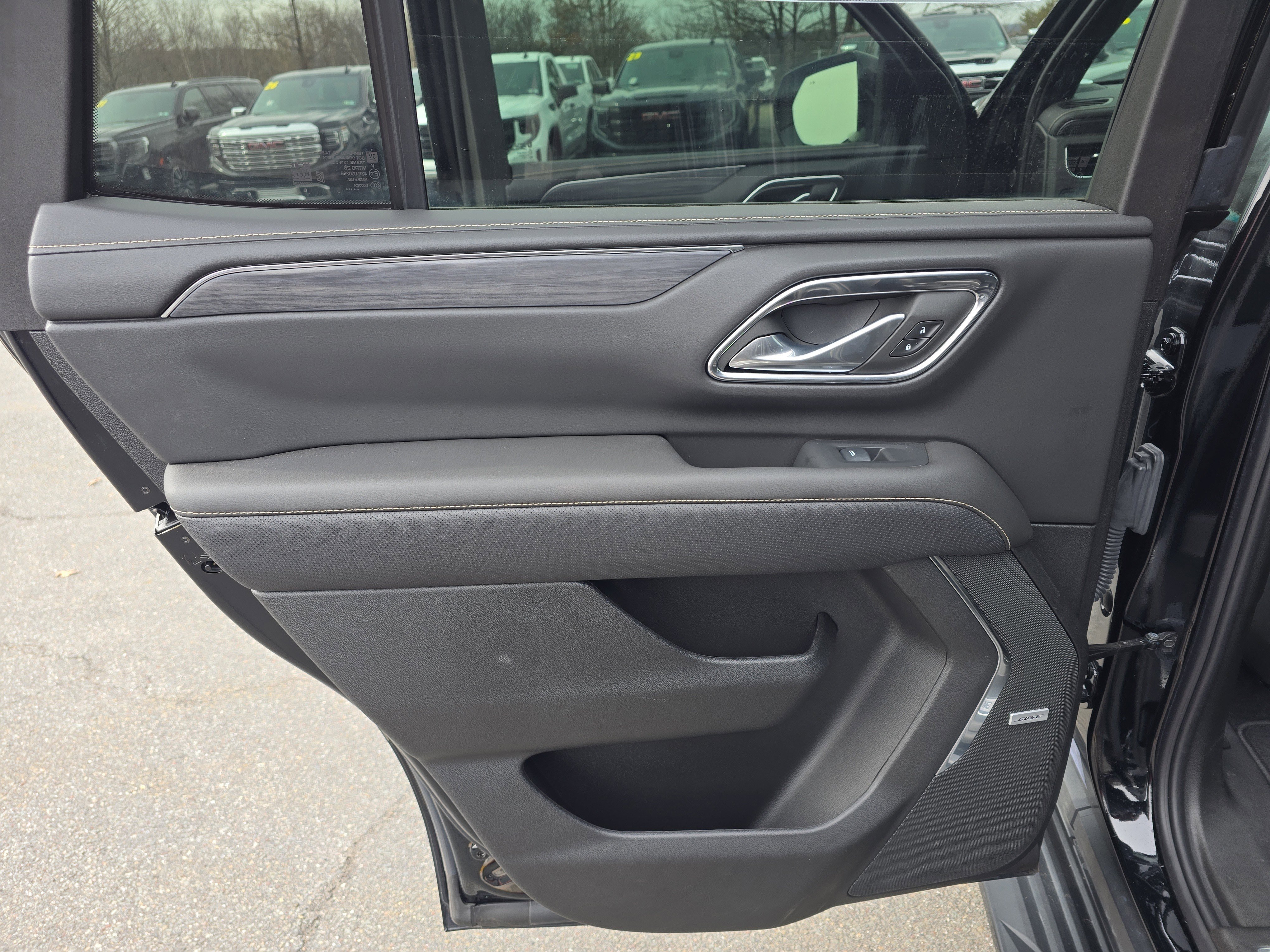 Used 2024 GMC Yukon SLT w/ SLT Luxury Package image 21