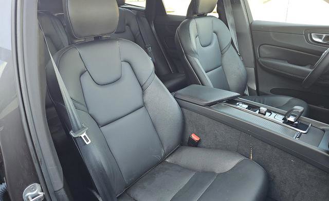 Used 2024 Volvo XC60 B5 Core AWD/4WD image 8