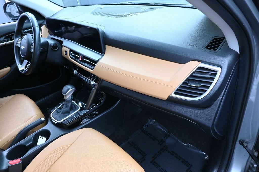 Used 2024 Kia Seltos EX FWD image 43