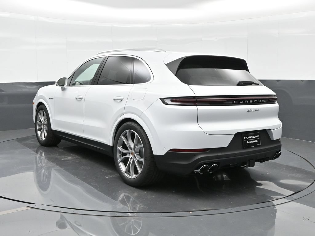 Certified 2025 Porsche Cayenne E-Hybrid AWD/4WD image 3