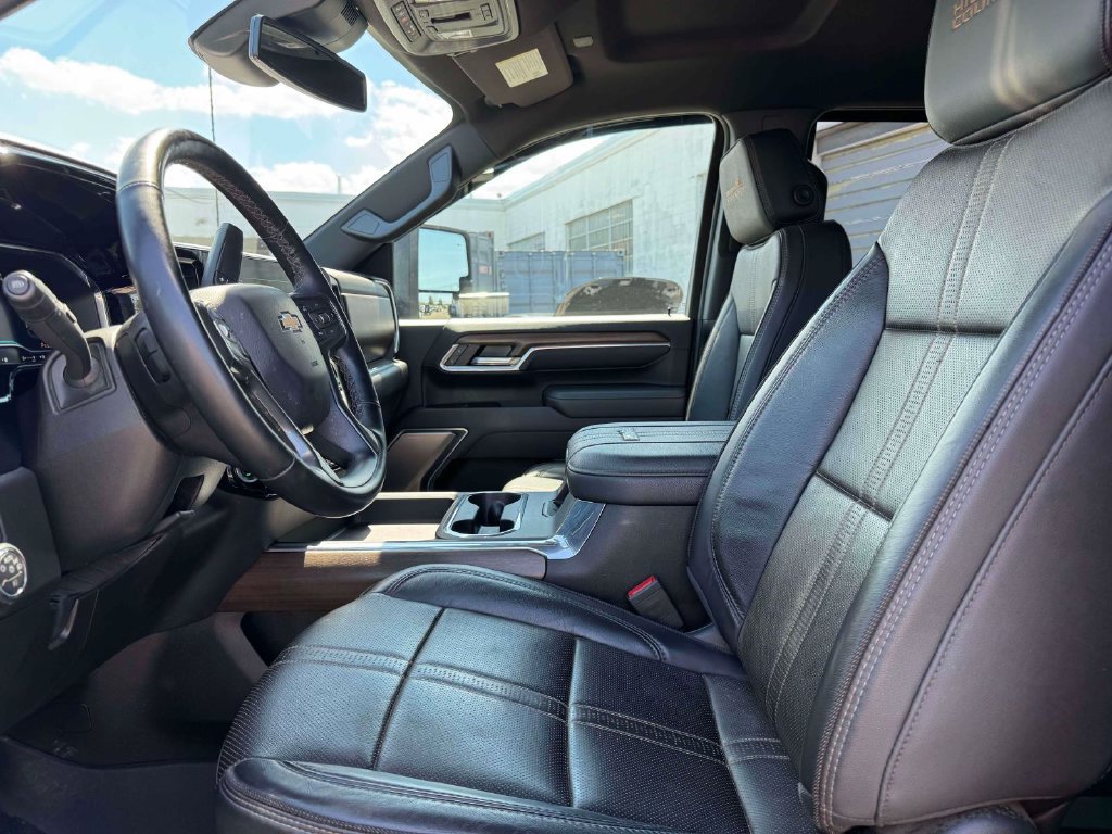 Used 2025 Chevrolet Silverado 3500 High Country AWD/4WD image 16