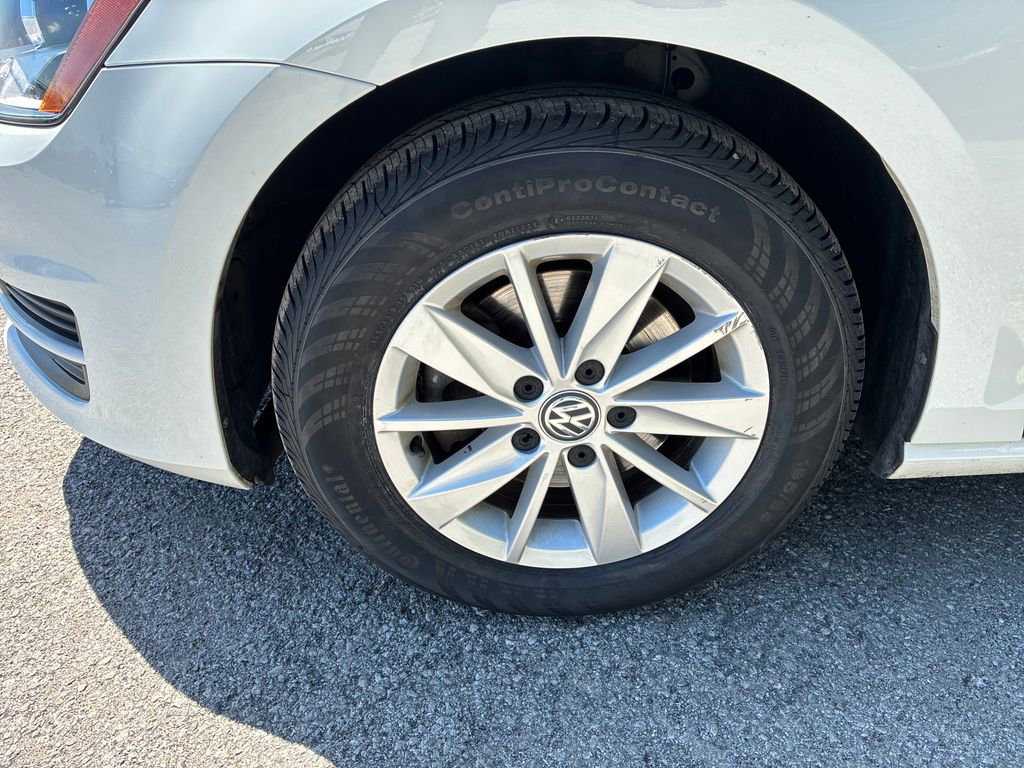 Used 2017 Volkswagen Golf S FWD image 9