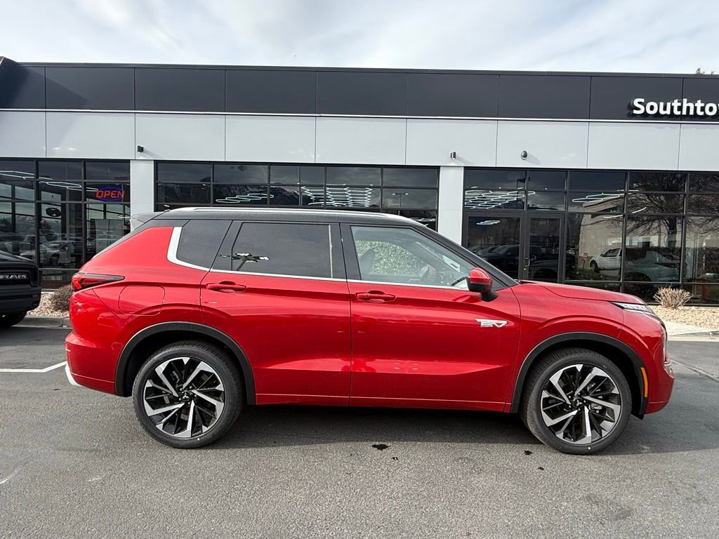 Used 2025 Mitsubishi Outlander 4WD Plug-In Hybrid image 9