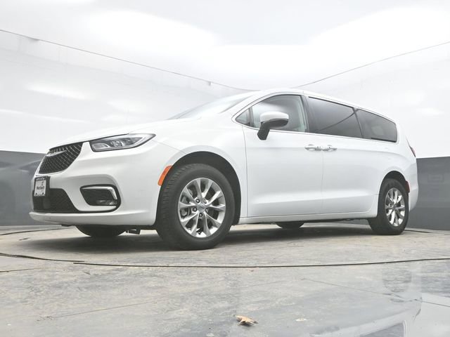 Used 2023 Chrysler Pacifica Touring-L image 29