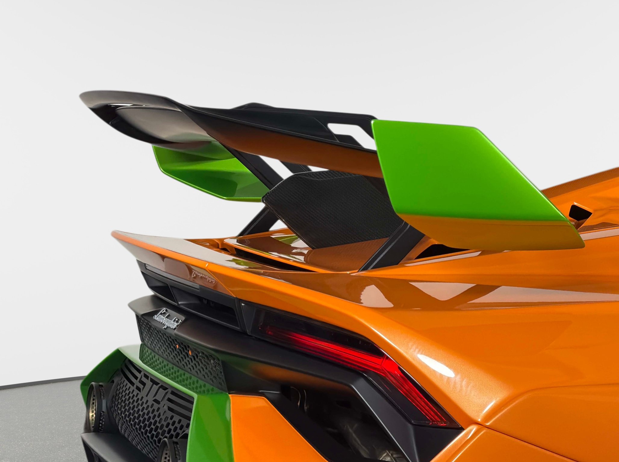 Used 2022 Lamborghini Huracan STO RWD image 7