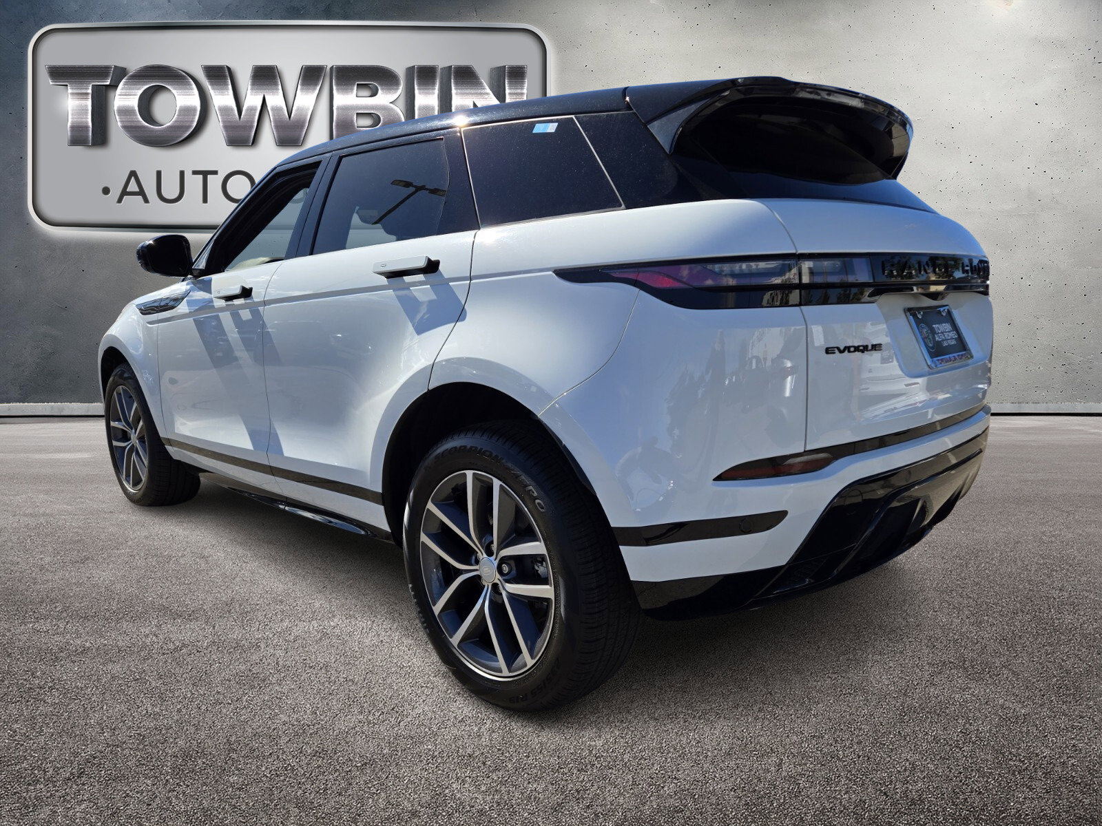 Used 2024 Land Rover Range Rover Evoque Dynamic SE AWD/4WD image 6