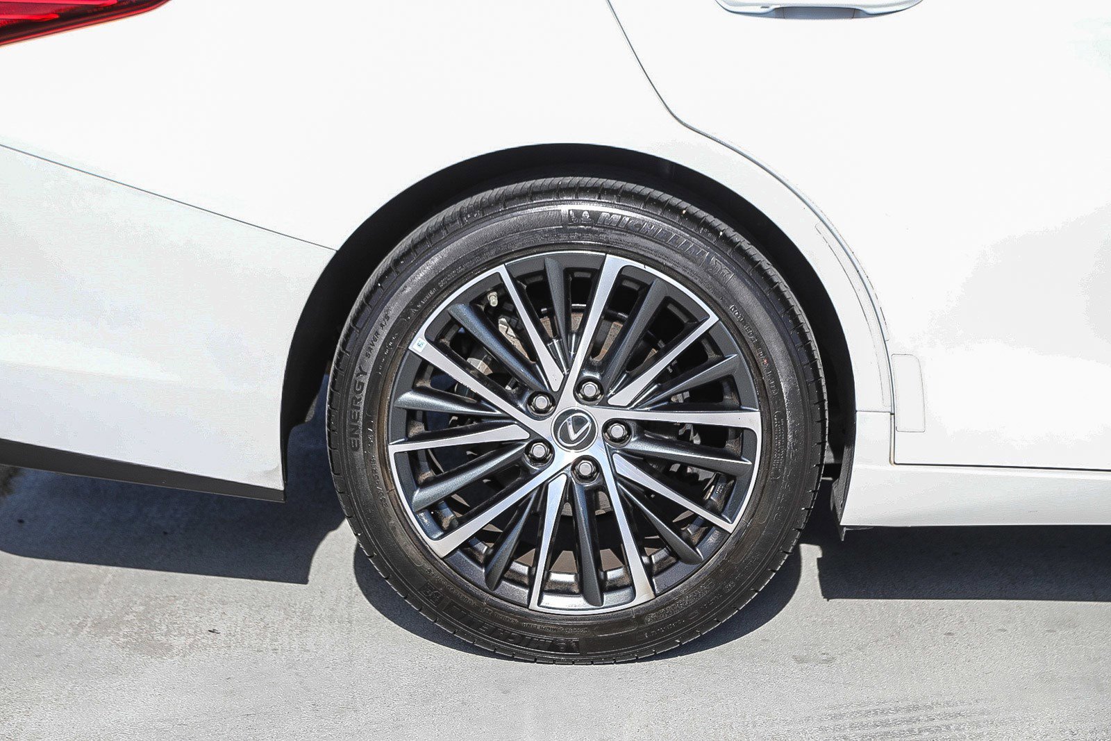 Used 2024 Lexus ES 350 w/ Premium Package image 11