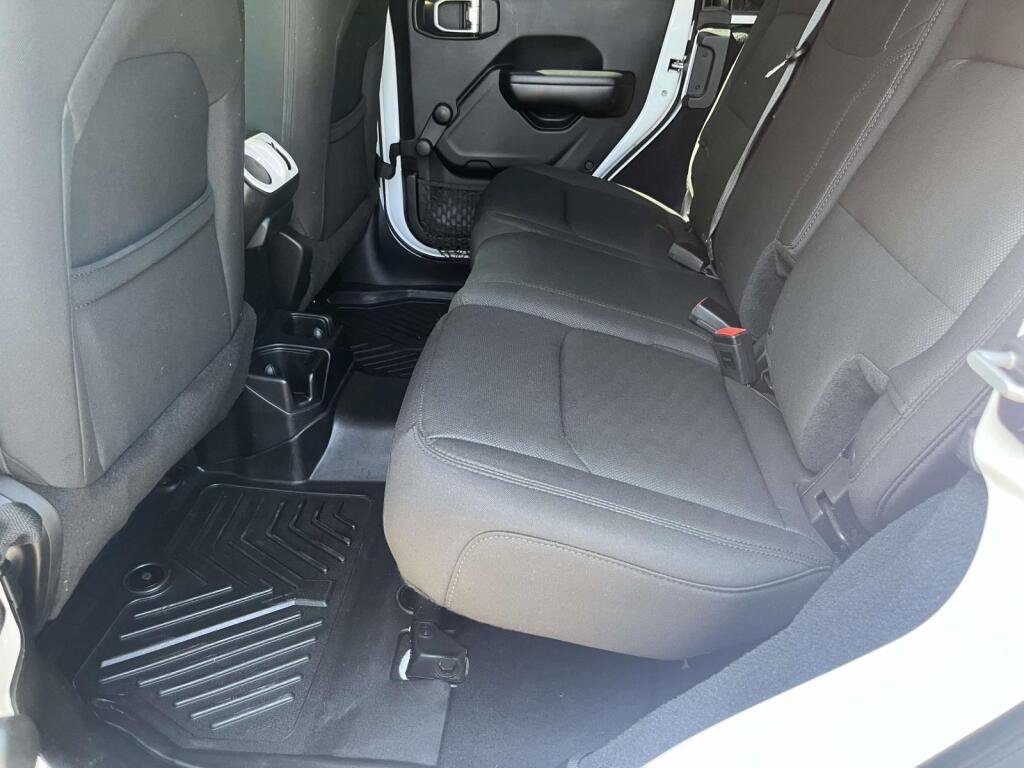 Used 2018 Jeep Wrangler Unlimited Sport AWD/4WD image 17