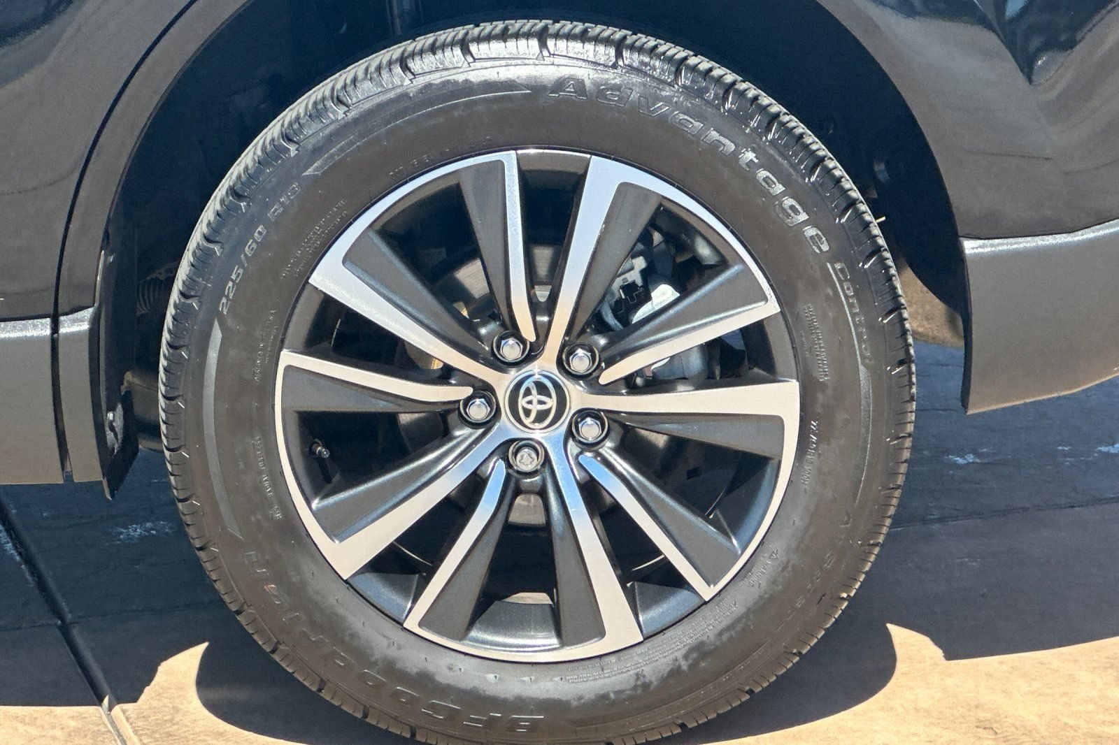 Certified 2021 Toyota Venza LE w/ Carpet Mat Package (TMS) AWD/4WD image 33