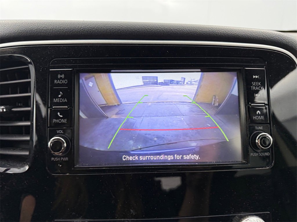 Used 2020 Mitsubishi Outlander ES image 18