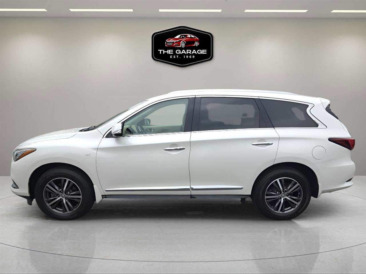 Used 2019 INFINITI QX60 Luxe w/ Essential Package AWD/4WD image 3