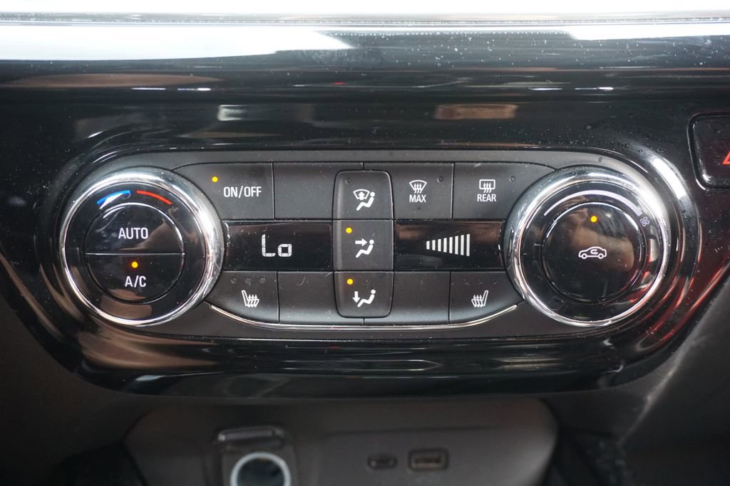 Used 2024 Chevrolet Trax RS w/ Sunroof Package FWD image 12