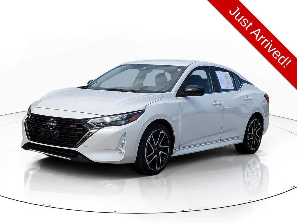 Used 2024 Nissan Sentra SR FWD image 2