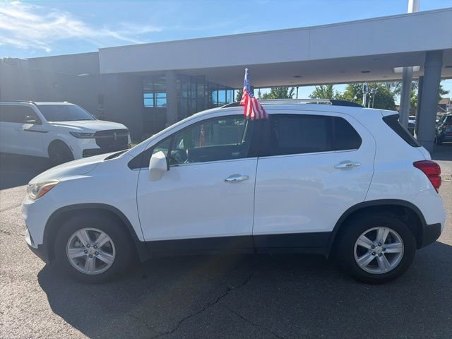 Used 2017 Chevrolet Trax LT w/ LT Convenience Package FWD image 4