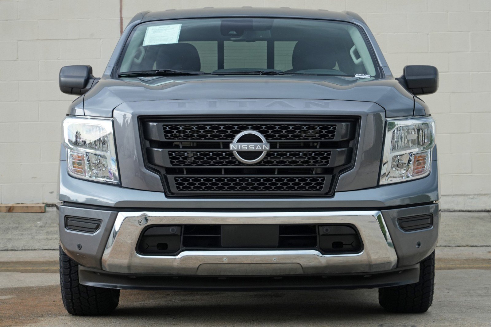 Used 2023 Nissan Titan SV w/ SV Convenience Package RWD image 6
