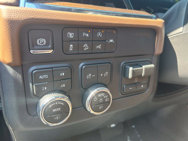 New 2026 Chevrolet Suburban High Country AWD/4WD image 30