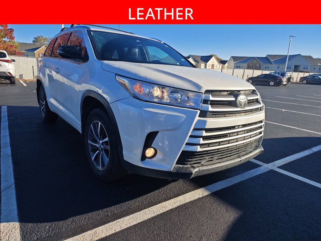 Used 2018 Toyota Highlander XLE AWD/4WD image 3