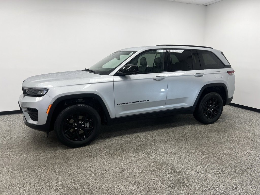 Used 2024 Jeep Grand Cherokee Altitude image 20