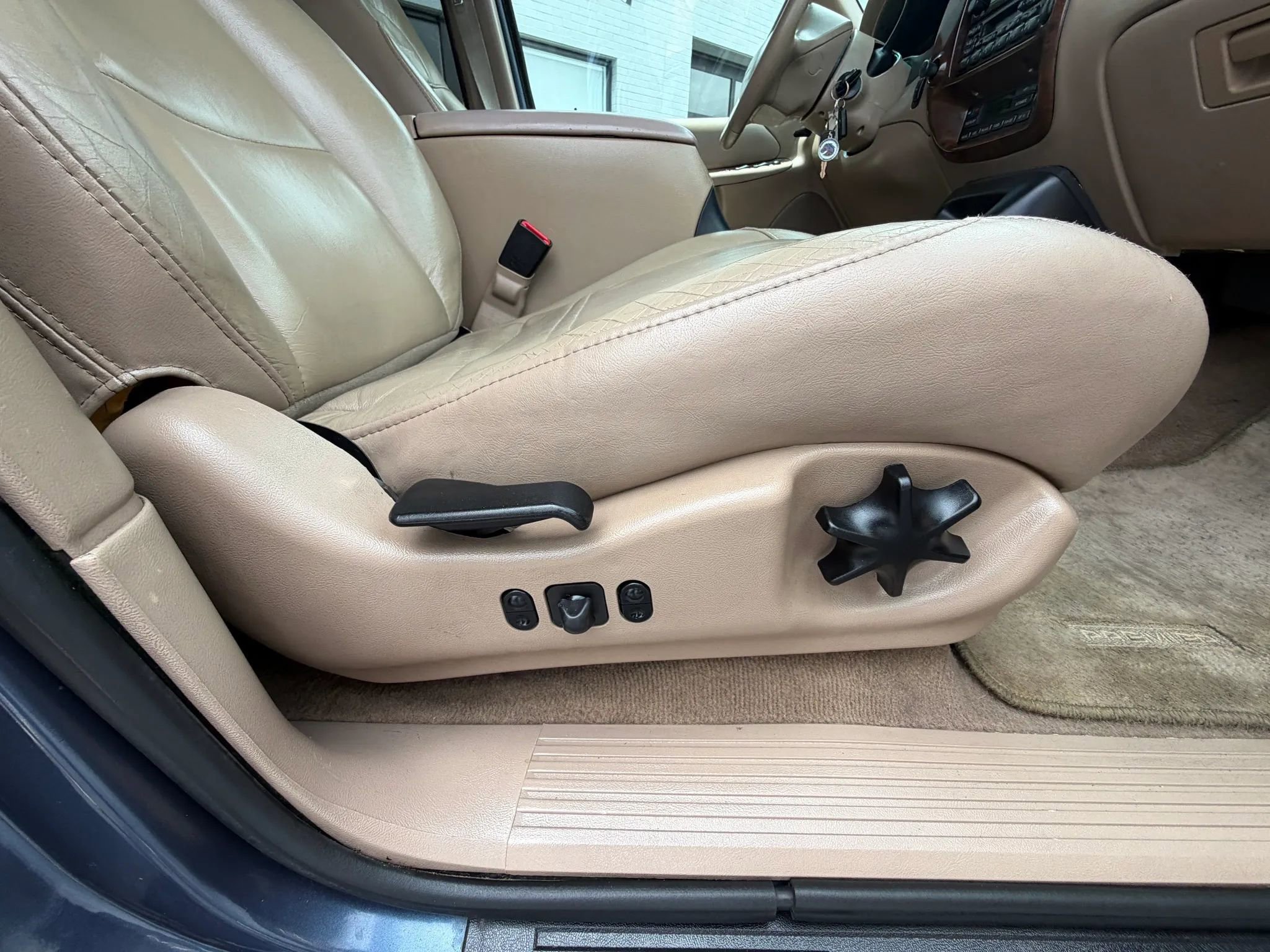 Used 2000 Mercury Mountaineer 2WD V8 image 16