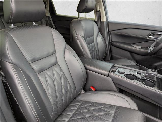 Used 2025 Nissan Rogue Platinum image 29