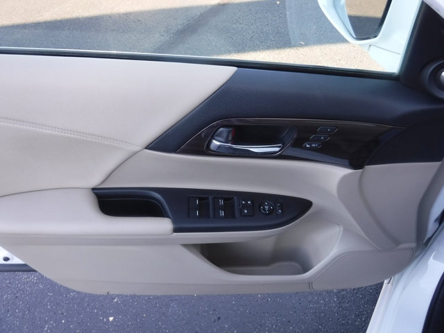 Used 2017 Honda Accord EX-L image 12