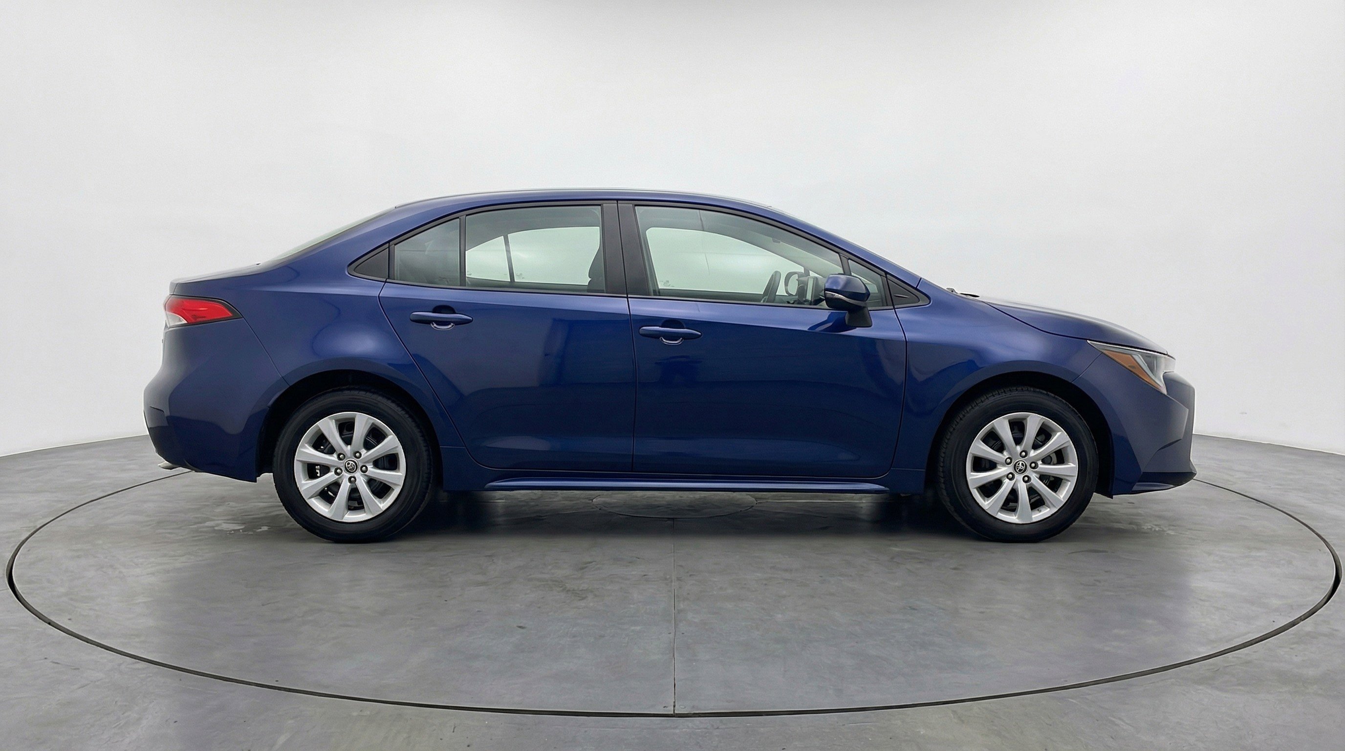 Used 2025 Toyota Corolla LE FWD image 11