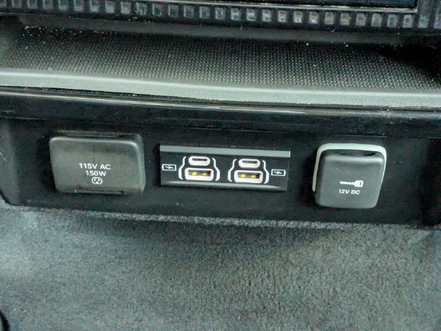 Used 2024 Jeep Wagoneer L Series II RWD image 17