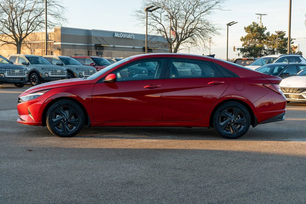 Certified 2023 Hyundai Elantra SEL w/ Preferred Accessory Package image 4