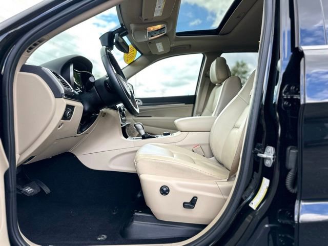 Used 2019 Jeep Grand Cherokee Limited AWD/4WD image 10