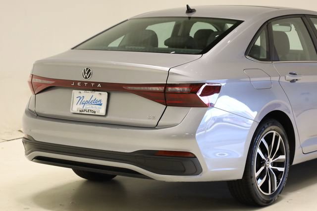 Used 2025 Volkswagen Jetta SE image 6