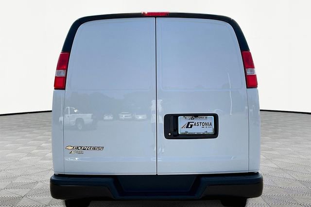 New 2025 Chevrolet Express 3500 w/ Driver Convenience Package image 5