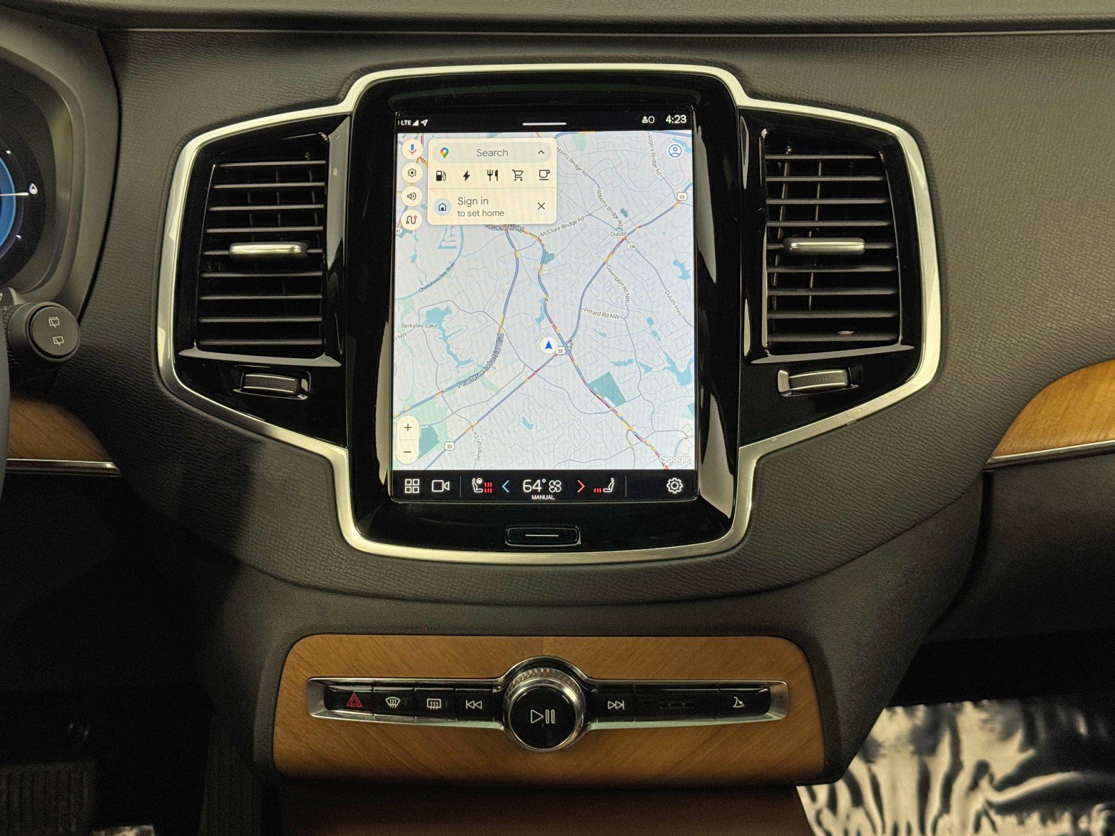 Used 2024 Volvo XC90 T8 Plus image 25