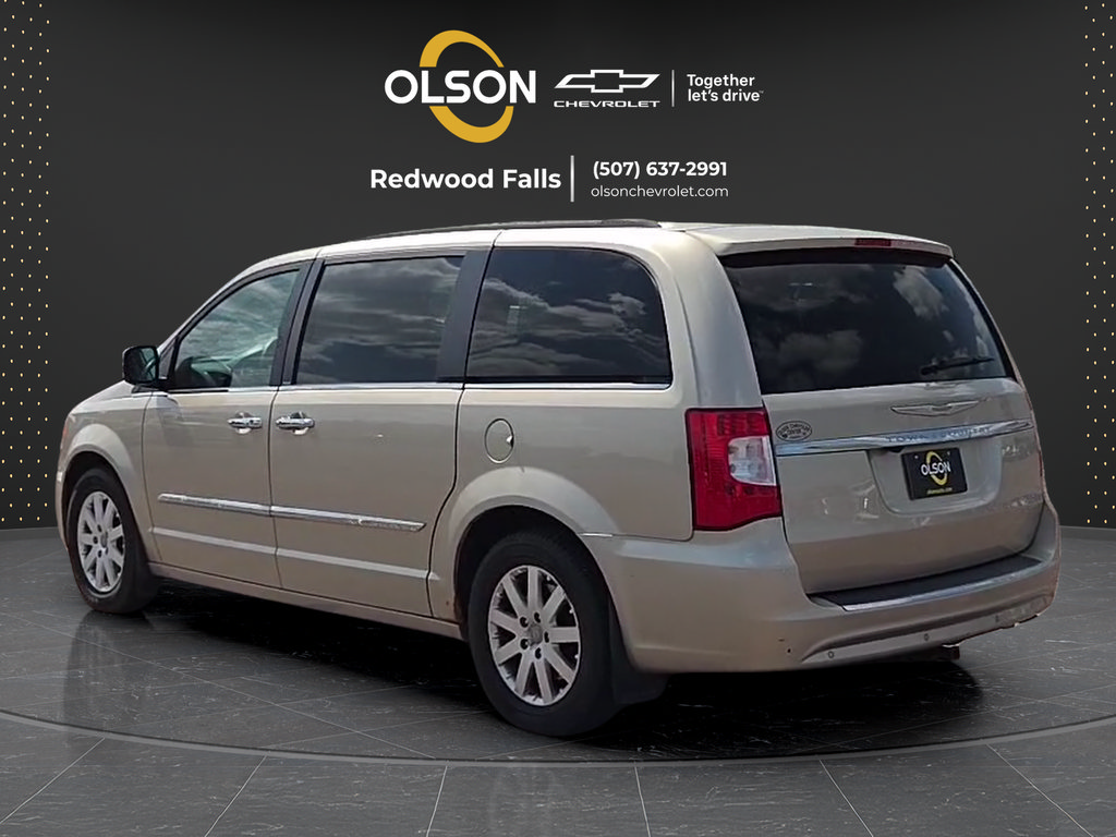 Used 2012 Chrysler Town & Country Touring-L w/ Driver Convenience Group FWD image 3