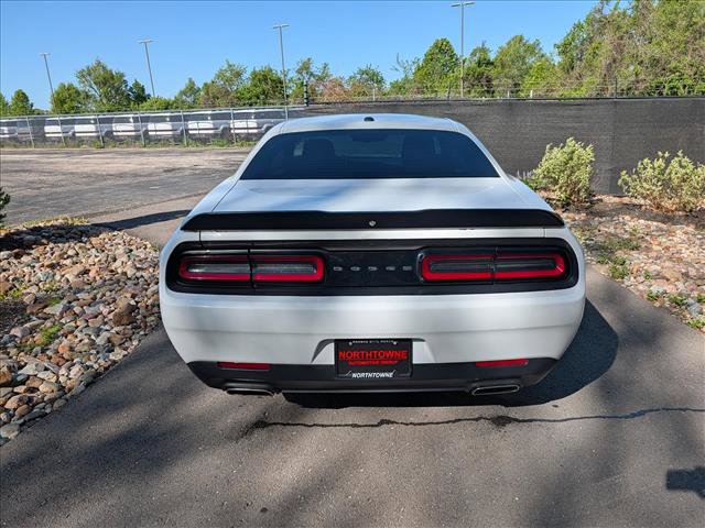 Used 2019 Dodge Challenger SXT RWD image 4