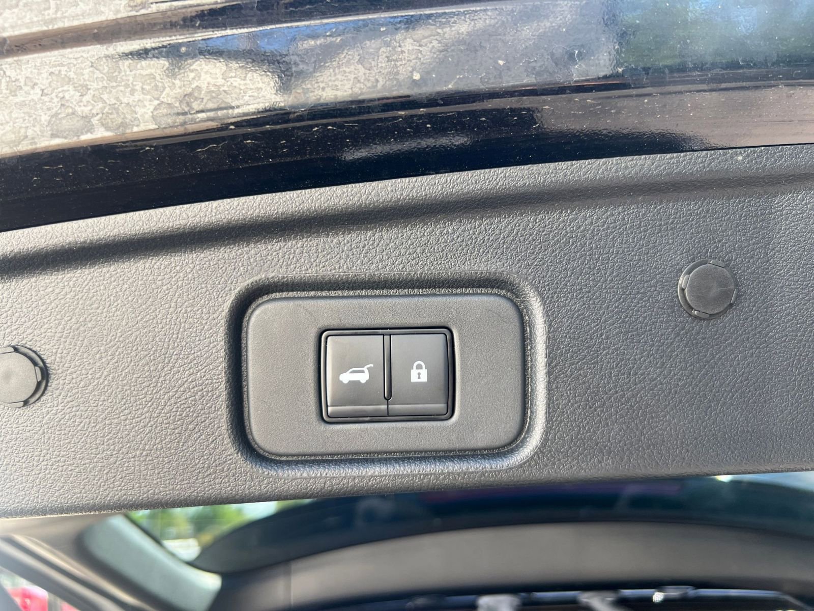 Used 2025 Nissan Pathfinder SV image 21