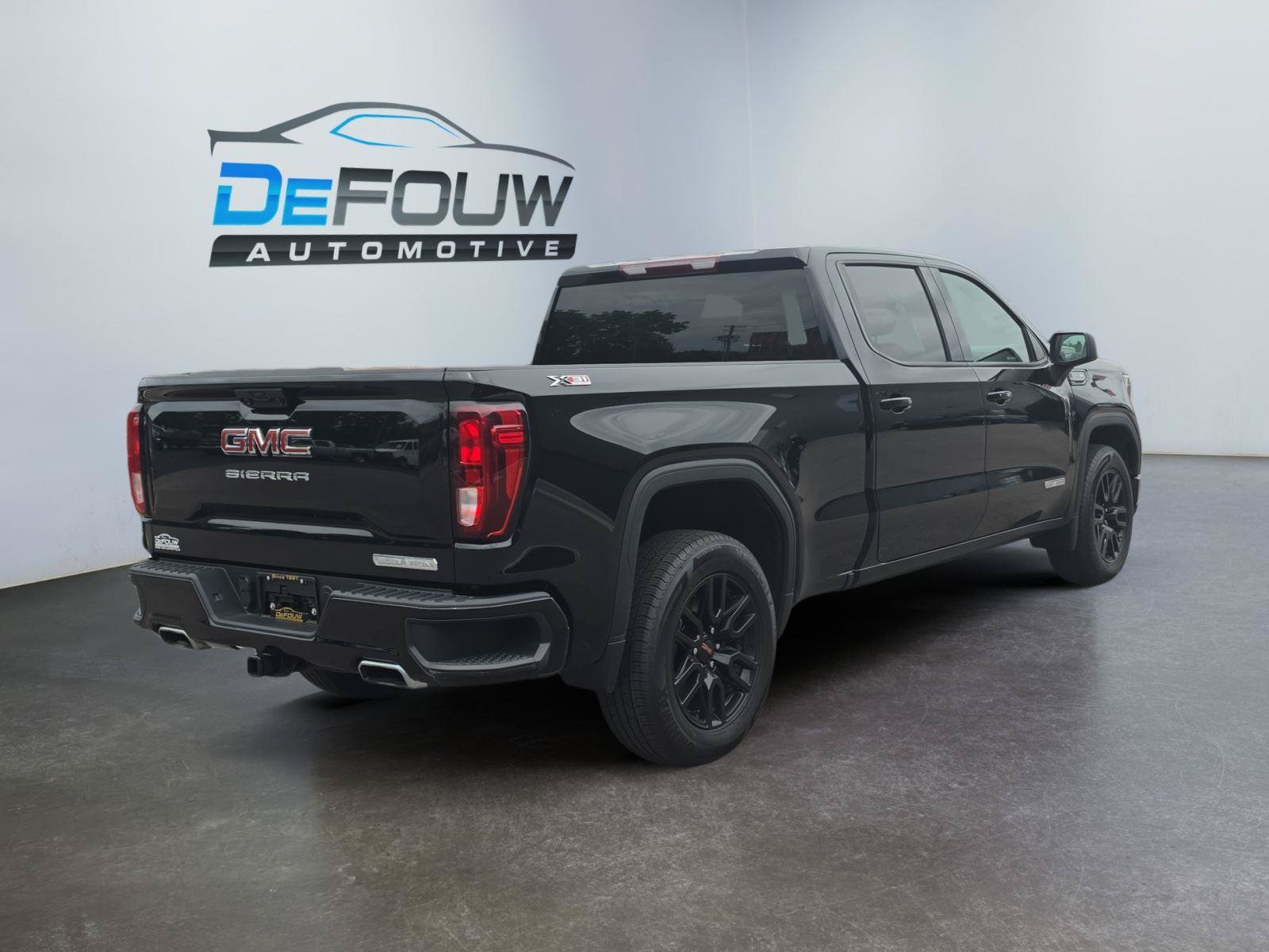 Used 2023 GMC Sierra 1500 Elevation w/ X31 Off-Road Package AWD/4WD image 3
