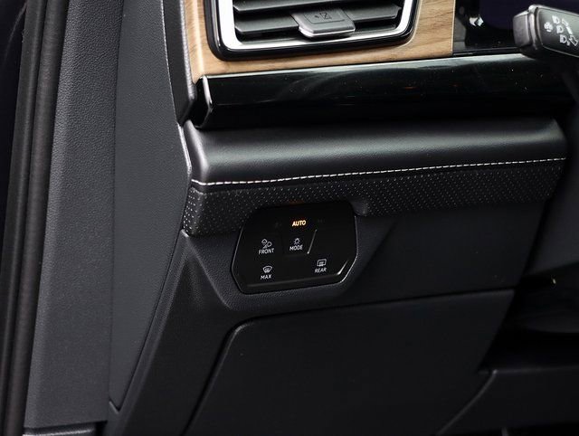 Used 2024 Volkswagen Atlas SE image 26