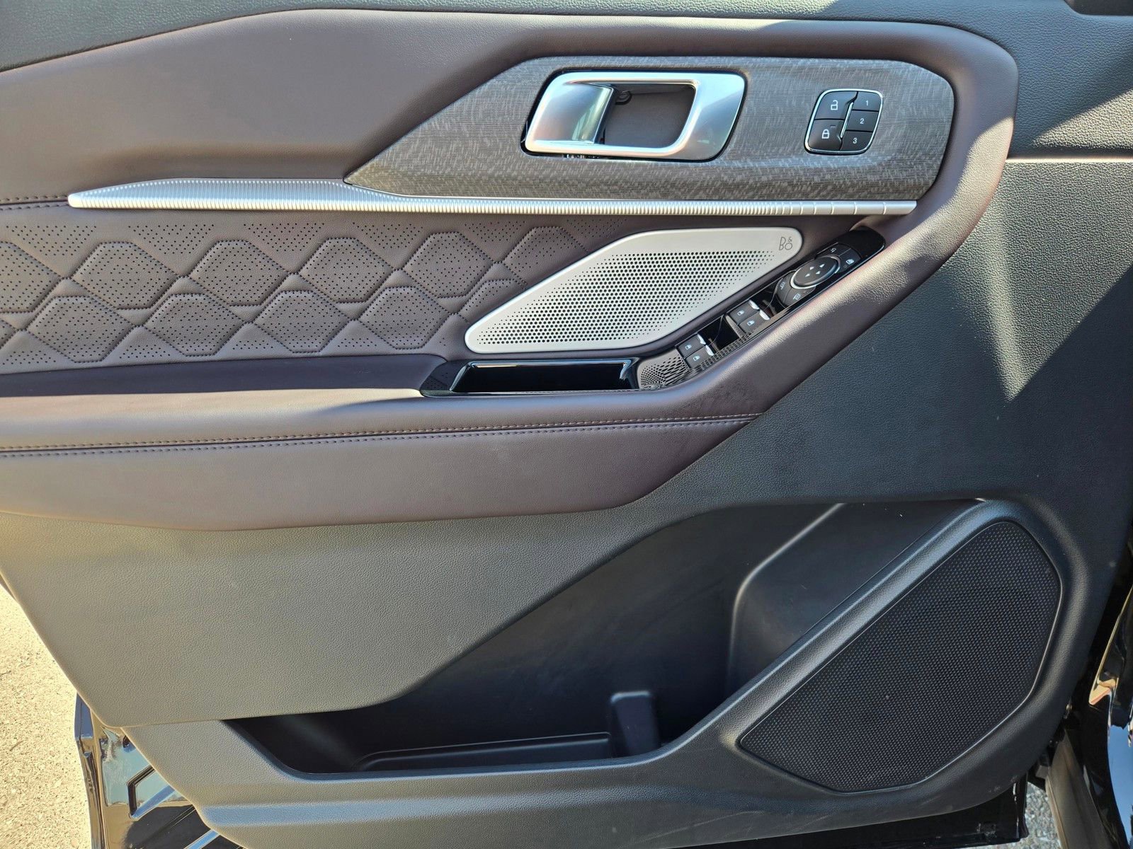 Used 2025 Ford Explorer Platinum w/ LUX Leather Package image 13