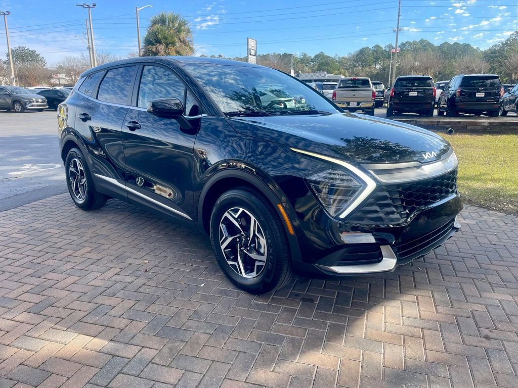 Used 2025 Kia Sportage LX image 8