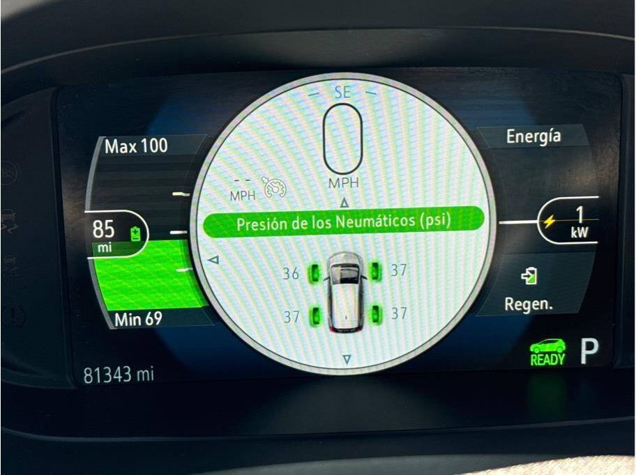 Used 2018 Chevrolet Bolt Premier w/ Infotainment Package FWD image 28