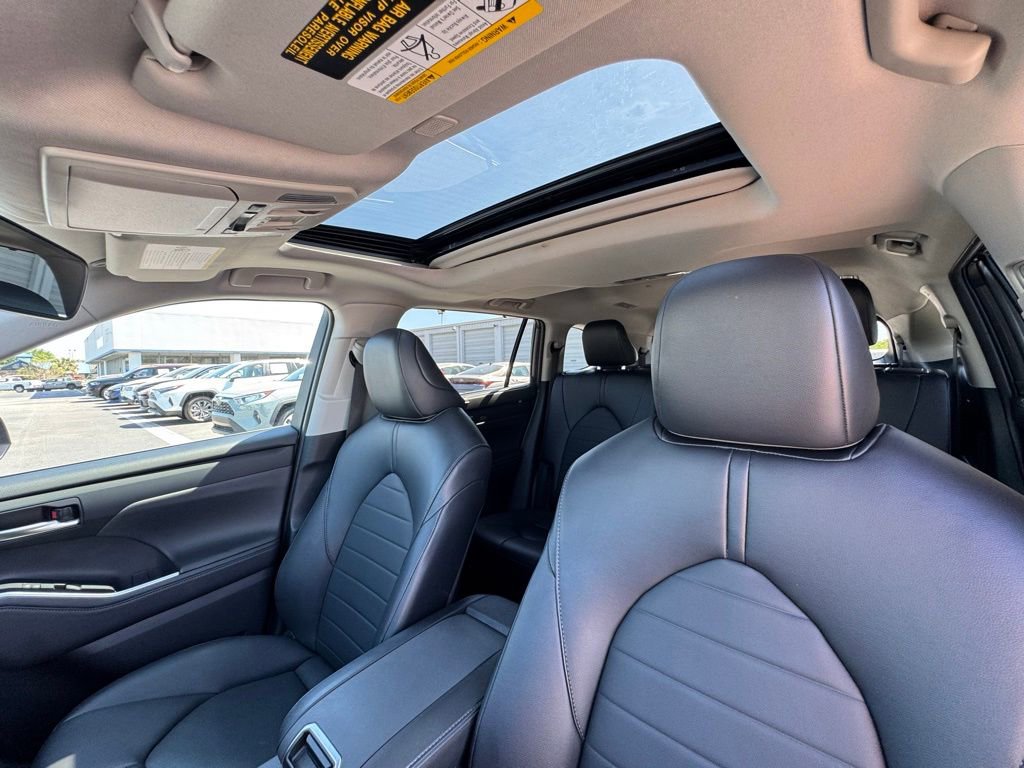 Used 2024 Toyota Highlander XLE FWD image 20