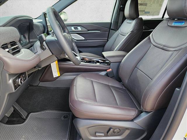 New 2026 Ford Explorer Platinum RWD image 4
