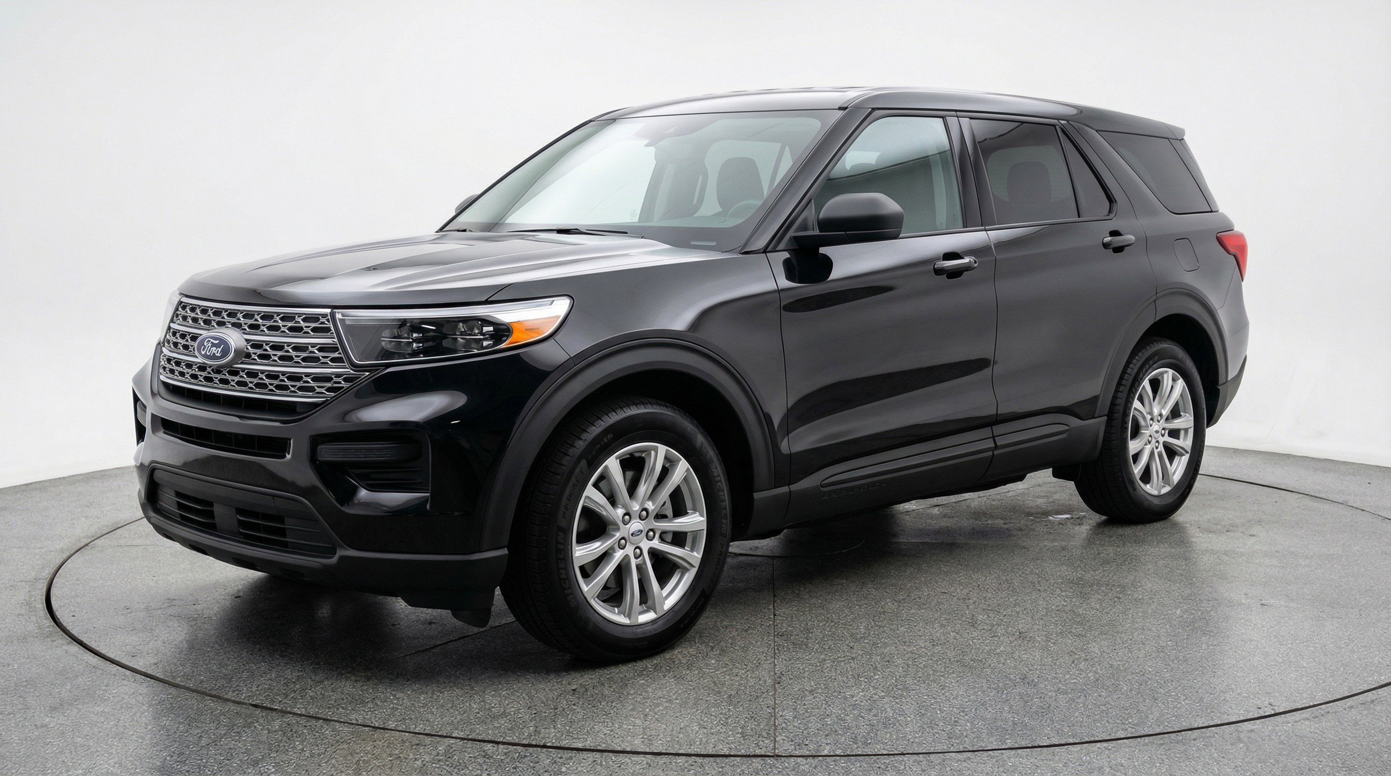 Used 2024 Ford Explorer Limited image 3