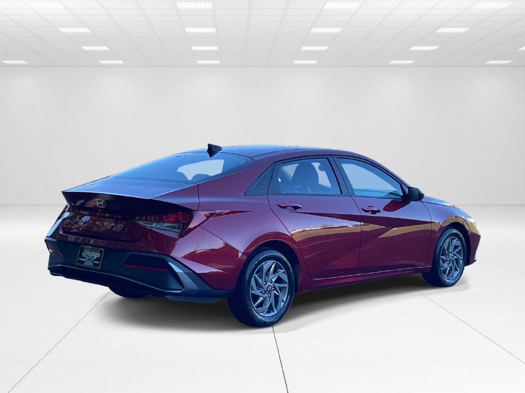 Certified 2024 Hyundai Elantra SEL FWD image 6