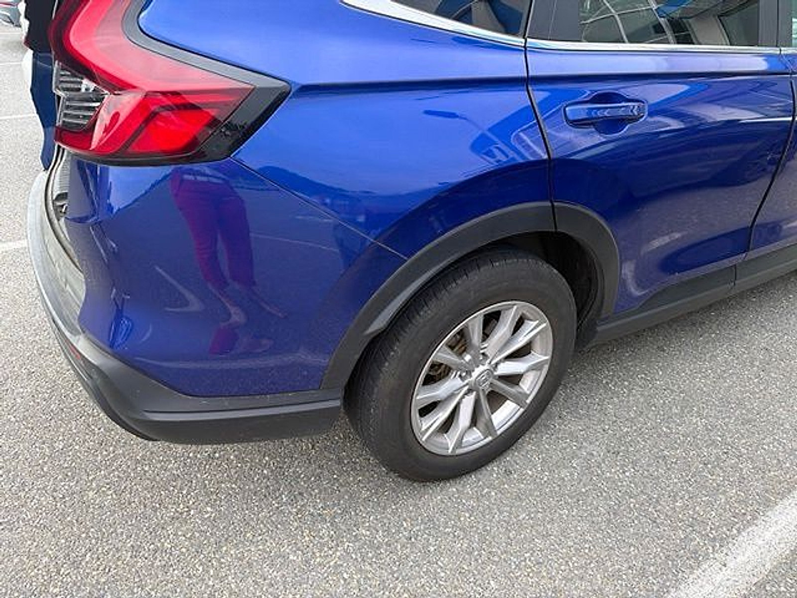Used 2024 Honda CR-V EX-L image 3