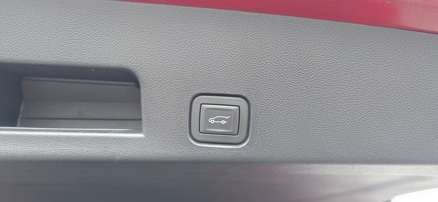 Used 2025 Chevrolet Traverse LT FWD image 8