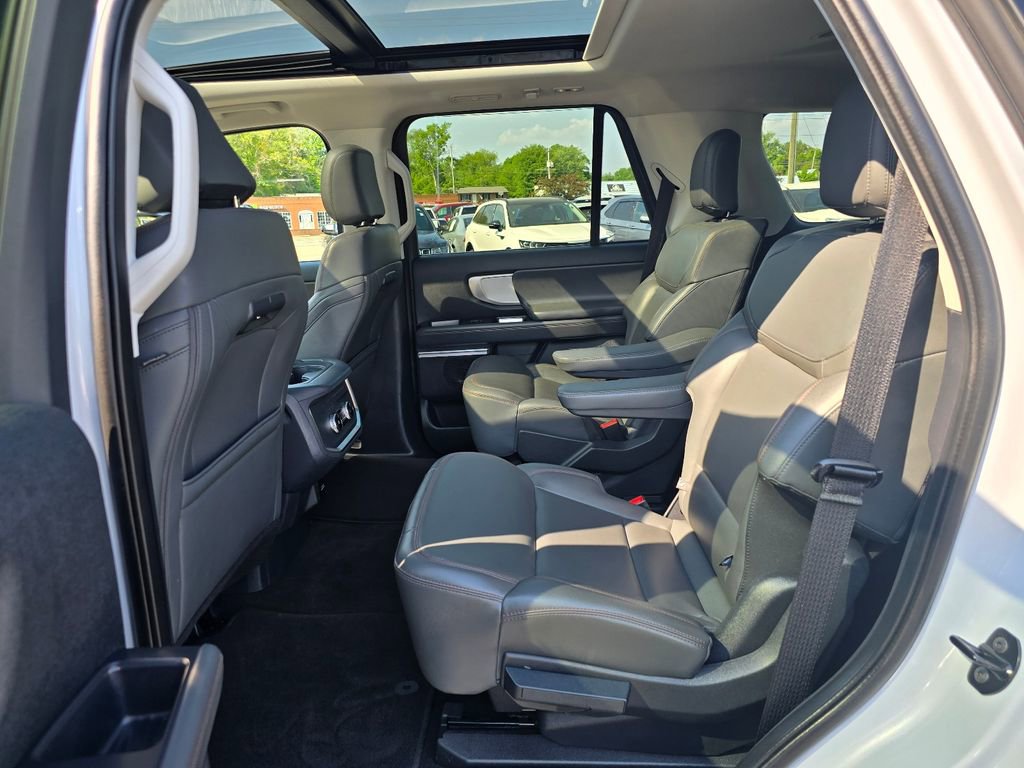 Used 2025 Ford Expedition Active AWD/4WD image 11