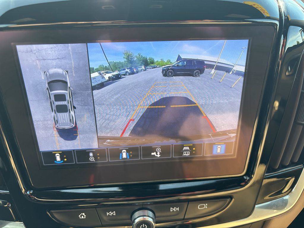 Used 2023 Chevrolet Traverse Premier AWD/4WD image 33