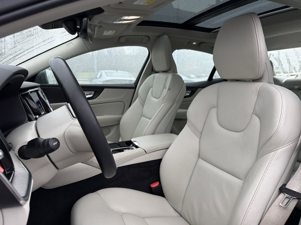 Used 2023 Volvo S60 T8 Plus image 12