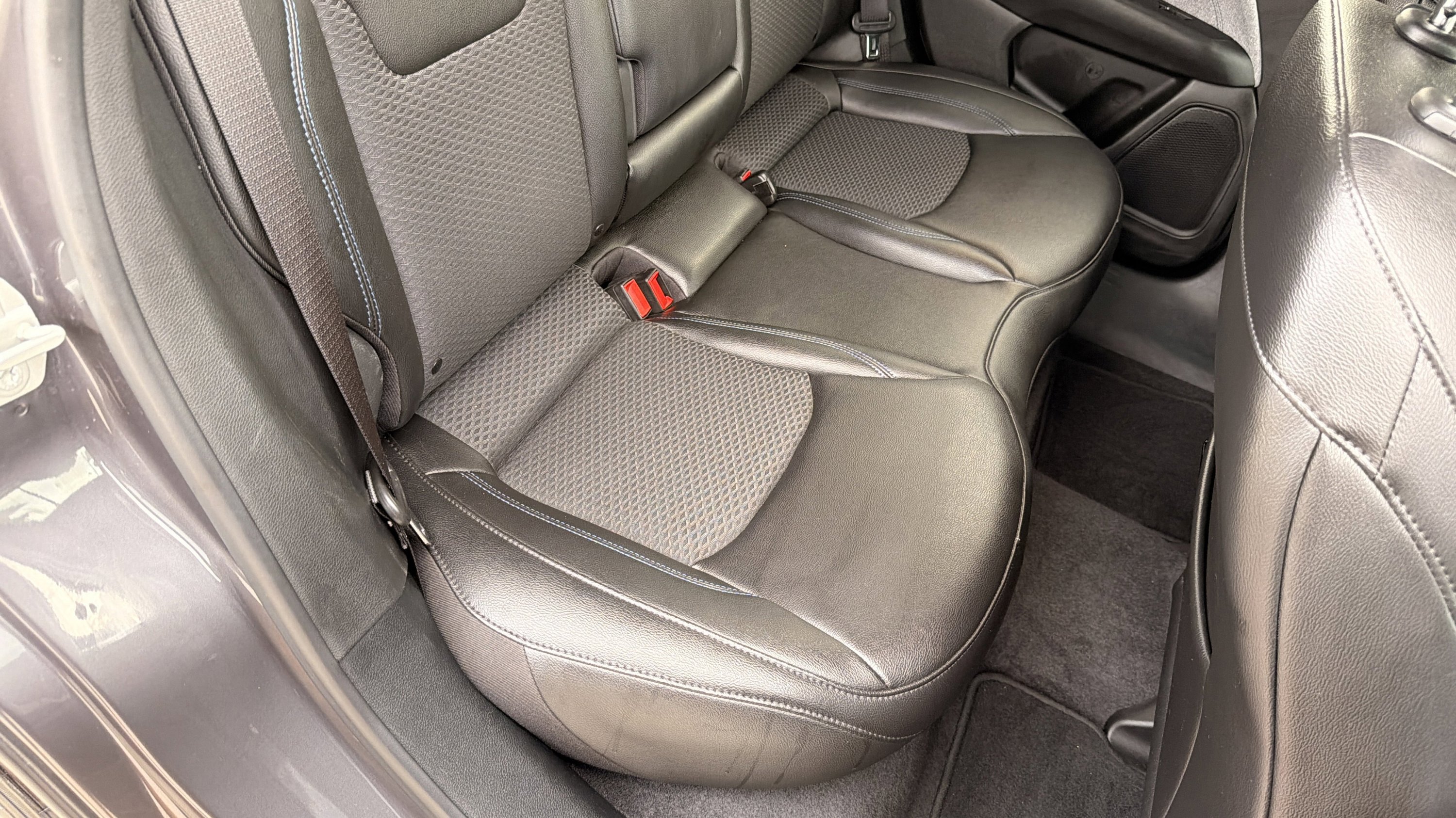 Used 2024 Jeep Compass Latitude image 33